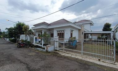 Rumah Komplek Elite Cendrawasih Full Kayu Jati Halaman Luas