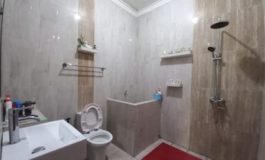 Rumah Komplek Elite Cendrawasih Full Kayu Jati Halaman Luas