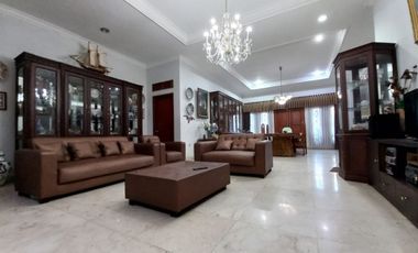 Rumah Komplek Elite Cendrawasih Full Kayu Jati Halaman Luas