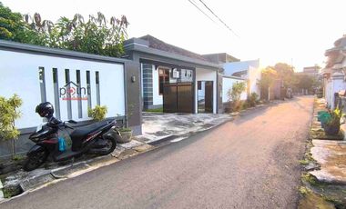 Rumah Mewah Klasik 1 lt Halaman Luas di Sumber Dekat Manahan Solo Kota