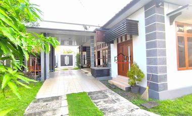 Rumah Mewah Klasik 1 lt Halaman Luas di Sumber Dekat Manahan Solo Kota