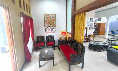Rumah Mewah Klasik 1 lt Halaman Luas di Sumber Dekat Manahan Solo Kota