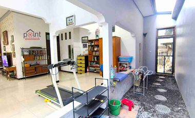 Rumah Mewah Klasik 1 lt Halaman Luas di Sumber Dekat Manahan Solo Kota