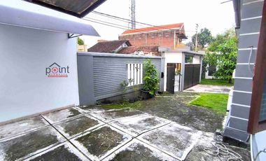 Rumah Mewah Klasik 1 lt Halaman Luas di Sumber Dekat Manahan Solo Kota