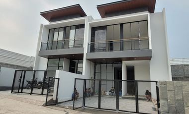 Rumah Baru Modern Smartkey di Setraduta Bandung