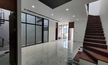 Rumah Baru Modern Smartkey di Setraduta Bandung