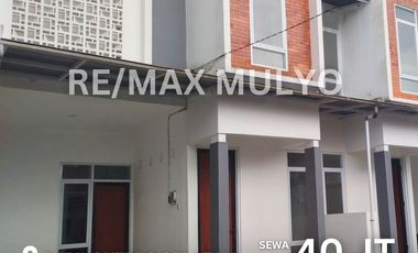 Disewakan Rumah 2 Lantai Dekat Jalan Utama dan RS Area Purwokerto Selatan