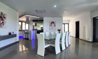 Rare Cliffside Villa in Jimbaran with Panoramic Ocean Views