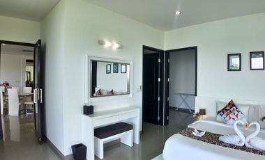 Rare Cliffside Villa in Jimbaran with Panoramic Ocean Views