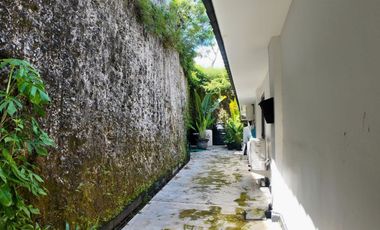 Rare Cliffside Villa in Jimbaran with Panoramic Ocean Views