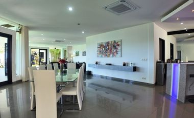 Rare Cliffside Villa in Jimbaran with Panoramic Ocean Views