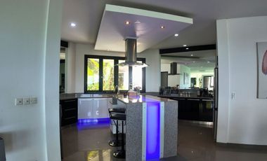 Rare Cliffside Villa in Jimbaran with Panoramic Ocean Views