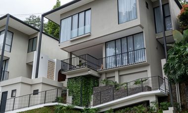 DIJUAL VILLA MEWAH DAGO PAKAR – PRIVATE HEATED POOL & CITY VIEW