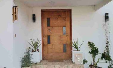 Exclusiva y amplia casa de 3 niveles en Jardines de Curauma 6D 5B + piscina