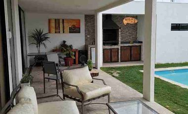 Exclusiva y amplia casa de 3 niveles en Jardines de Curauma 6D 5B + piscina