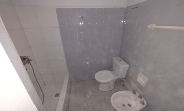 Departamneto2 dormitorio en barrio Roca 1er piso  zona norte