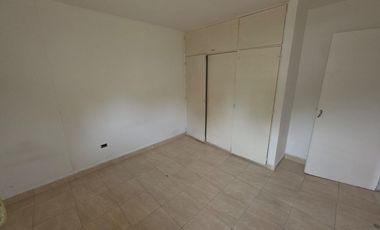 Departamneto2 dormitorio en barrio Roca 1er piso  zona norte