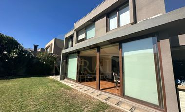 Casa Compra Chamisero 2 Suites 4H 5B Logia Estacionamiento Jardín Alianza Francesa Jumbo