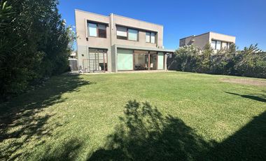 Casa Compra Chamisero 2 Suites 4H 5B Logia Estacionamiento Jardín Alianza Francesa Jumbo