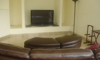 Residencia Exclusiva con Amplio Jardín, Doble Altura y Acabados de Lujo