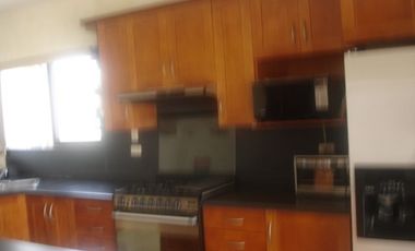 Residencia Exclusiva con Amplio Jardín, Doble Altura y Acabados de Lujo