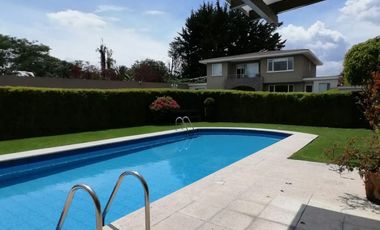 Casa en Venta en Tumbaco en Conjunto Privado | 3 Dormitorios, Jardín, BBQ y Piscina – Oportunidad