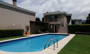 Casa en Venta en Tumbaco en Conjunto Privado | 3 Dormitorios, Jardín, BBQ y Piscina – Oportunidad