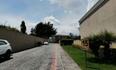 Casa en Venta en Tumbaco en Conjunto Privado | 3 Dormitorios, Jardín, BBQ y Piscina – Oportunidad