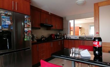 Casa en Venta en Tumbaco en Conjunto Privado | 3 Dormitorios, Jardín, BBQ y Piscina – Oportunidad