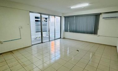 OFICINA ADMINISTRATIVA CON BODEGA EN RENTA EN COL. TECOLUTLA