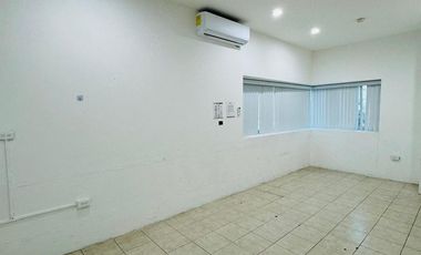 OFICINA ADMINISTRATIVA CON BODEGA EN RENTA EN COL. TECOLUTLA