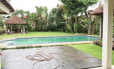 5 Bedroom Modern Tropical House at Cipete.