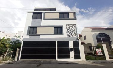 CASA DE 4 RECAMARAS CON ALBERCA EN RENTA EN COL. MIAMI