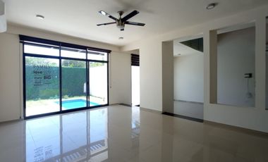 CASA DE 4 RECAMARAS CON ALBERCA EN RENTA EN COL. MIAMI