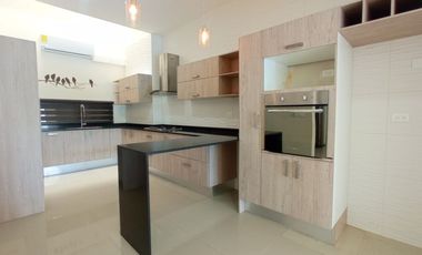 CASA DE 4 RECAMARAS CON ALBERCA EN RENTA EN COL. MIAMI