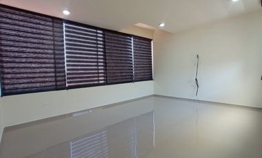 CASA DE 4 RECAMARAS CON ALBERCA EN RENTA EN COL. MIAMI