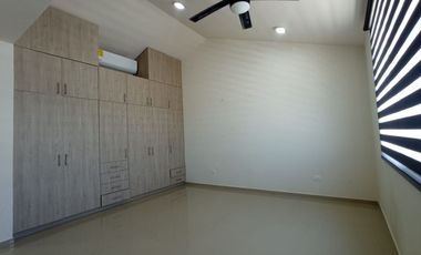 CASA DE 4 RECAMARAS CON ALBERCA EN RENTA EN COL. MIAMI