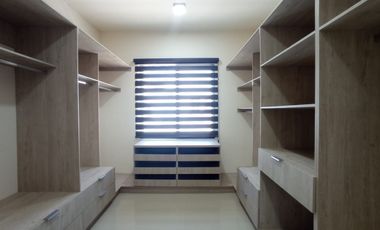 CASA DE 4 RECAMARAS CON ALBERCA EN RENTA EN COL. MIAMI