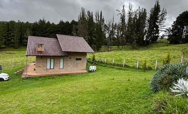 Invierte y vive frente a una laguna: casa con Airbnb listo en Tarqui 🌿💧