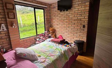 Invierte y vive frente a una laguna: casa con Airbnb listo en Tarqui 🌿💧