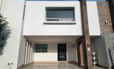 Rento Casa amplia muy cerca de Anáhuac en Fraccionamiento.  $17,000