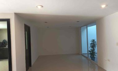 Rento Casa amplia muy cerca de Anáhuac en Fraccionamiento.  $17,000