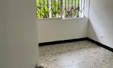 CASA COMERCIAL EN ARRIENDO LA CASTELLANA - LAURELES
