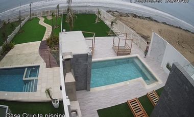 Crucita, Renta de hermosa casa 4 dormitorios con piscina al pie del mar