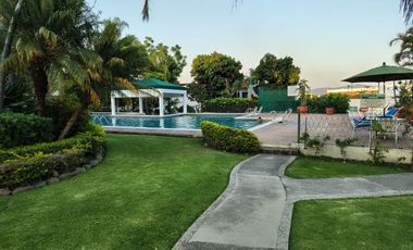 Rento Estupenda Casa en Exclusivo Condominio, en la Zona Dorada de Cuernavaca.