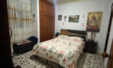 Amplia casa en venta a pocos metros del parque principal del Carmen de viboral.