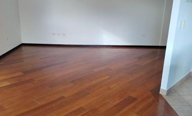 Apartamento en Quito en Venta, Dpto Bloque A, 3 Bodegas Y 8 Parqueos en Conjunto Bosque Real II Calle José Raygada N45-500 y Av. Mariscal Sucre
