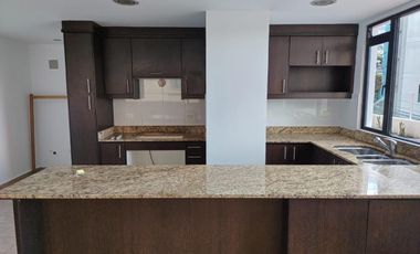 Apartamento en Quito en Venta, Dpto Bloque A, 3 Bodegas Y 8 Parqueos en Conjunto Bosque Real II Calle José Raygada N45-500 y Av. Mariscal Sucre