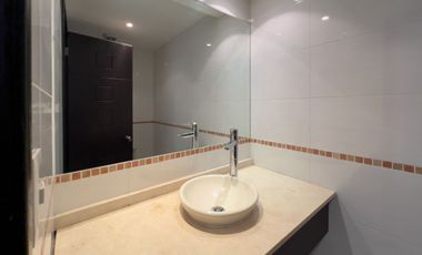 Apartamento en Quito en Venta, Dpto Bloque A, 3 Bodegas Y 8 Parqueos en Conjunto Bosque Real II Calle José Raygada N45-500 y Av. Mariscal Sucre