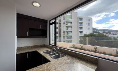 Apartamento en Quito en Venta, Dpto Bloque A, 3 Bodegas Y 8 Parqueos en Conjunto Bosque Real II Calle José Raygada N45-500 y Av. Mariscal Sucre